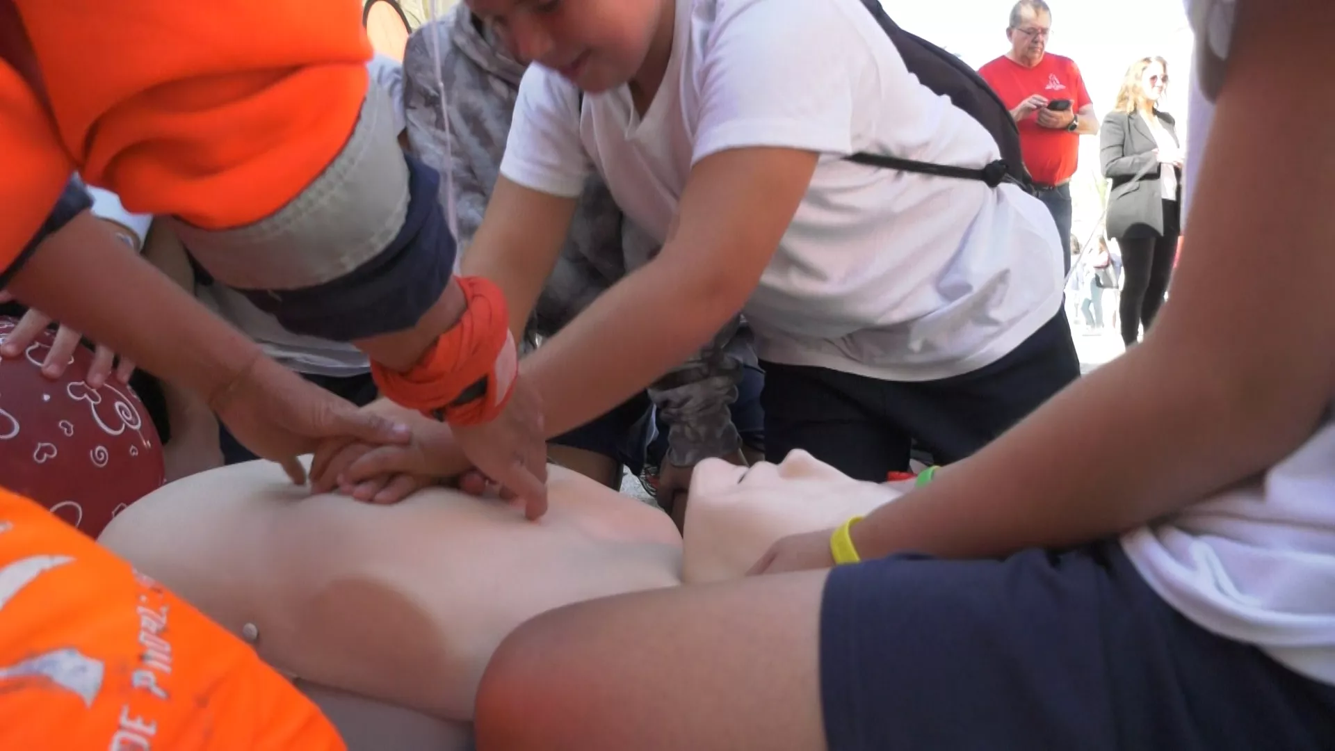 Los escolares aprenden hábitos saludables y las técnicas de RCP