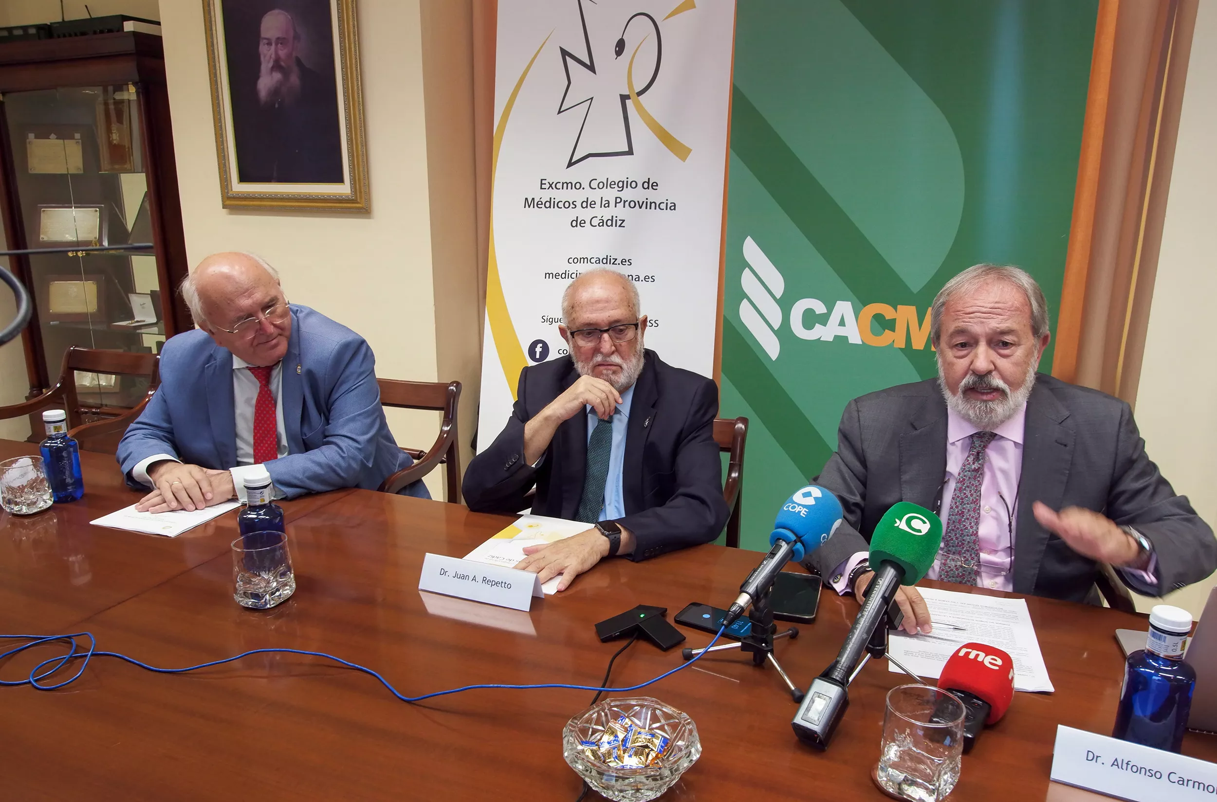 Comparecencia de prensa en el Colegio de Médicos de Cádiz 