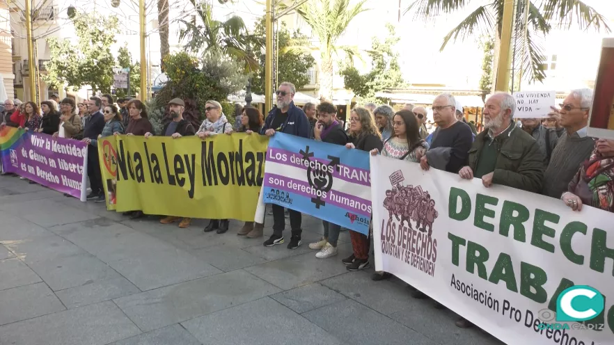 Más de un centenar de asociaciones se han sumado a la concentración