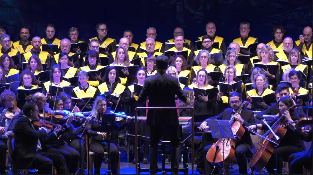 Aprovechando su tradicional concierto de Navidad en el Gran Teatro Falla, estuvo acompañada de la Orquesta Álvarez Beigbeder.