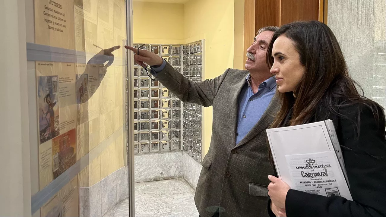 La Asociación Filatélica ha dedicado la exposición a Paco Rosado