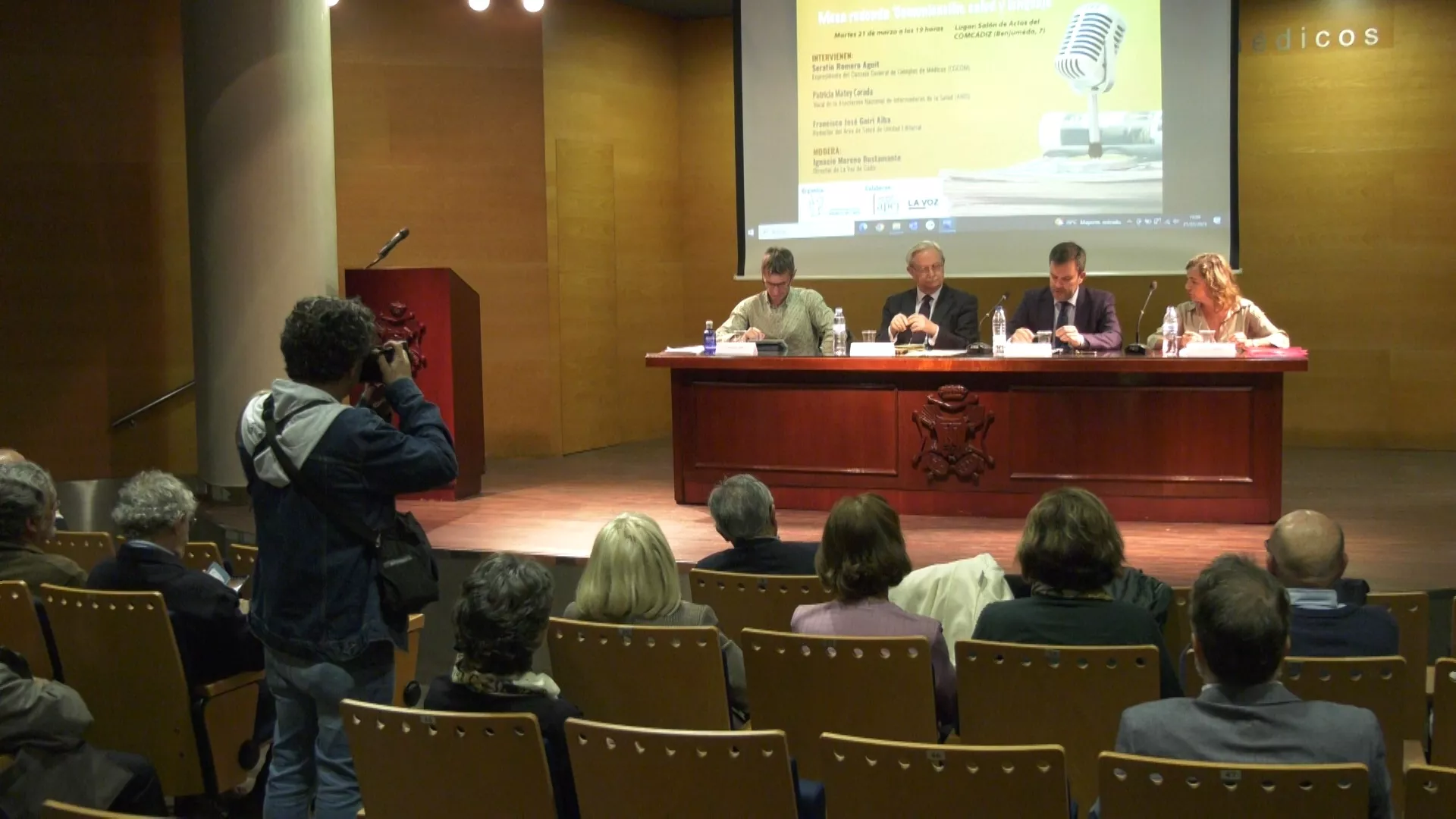 El Colegio de Médicos organiza la mesa redonda "Comunicación, Salud y Lenguaje"