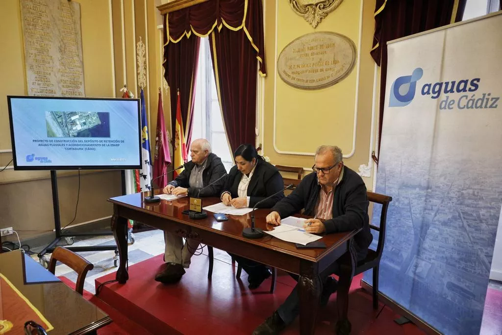 Los responsables de la empresa municipal Aguas de Cádiz 