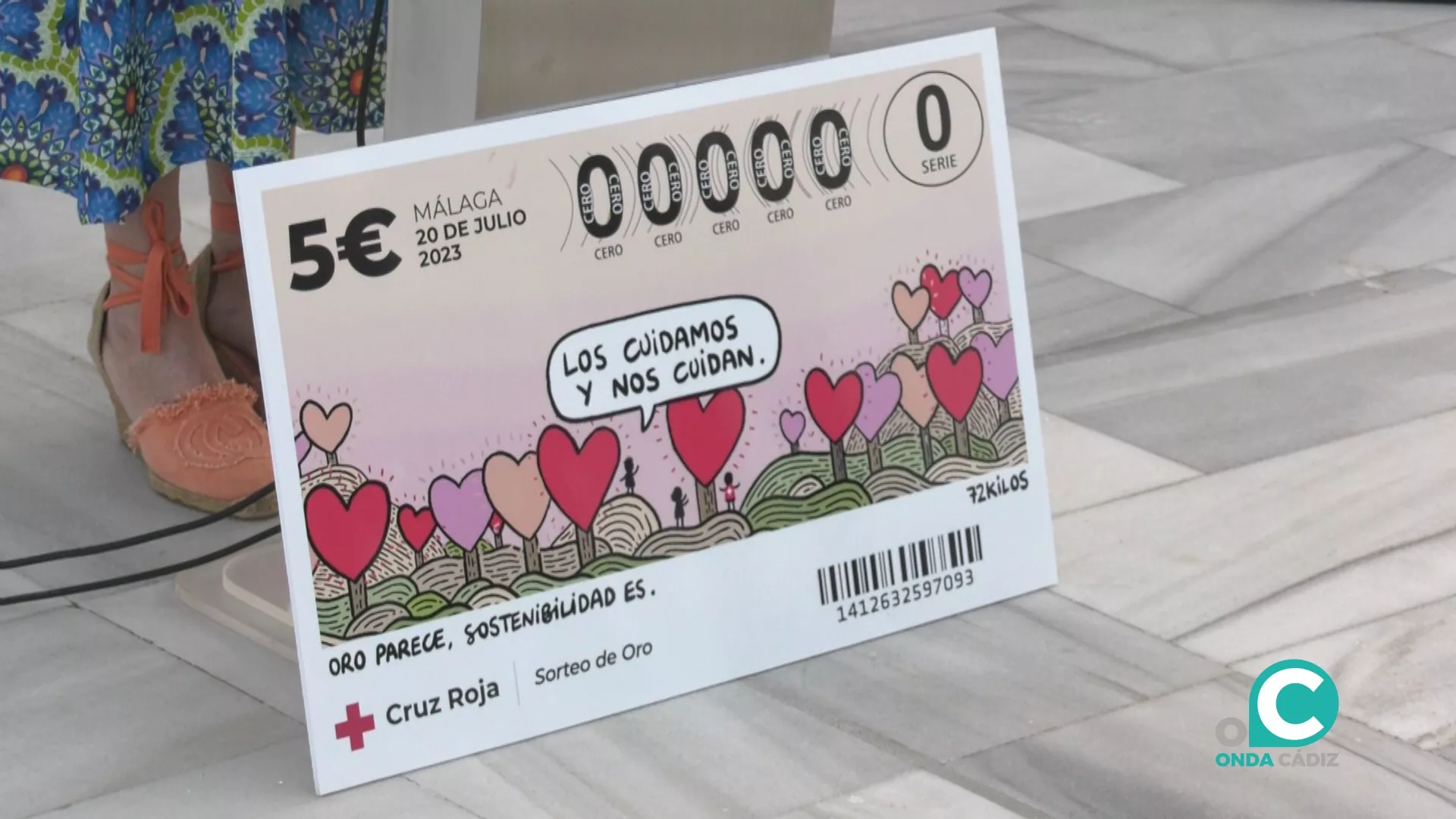 Los boletos del Sorteo de Oro de Cruz Roja están diseñador por el ilustrados "72 kilos"