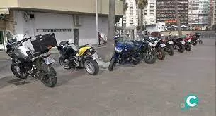 Motos