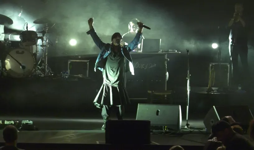 El Falla se entrega a Miguel Campello.