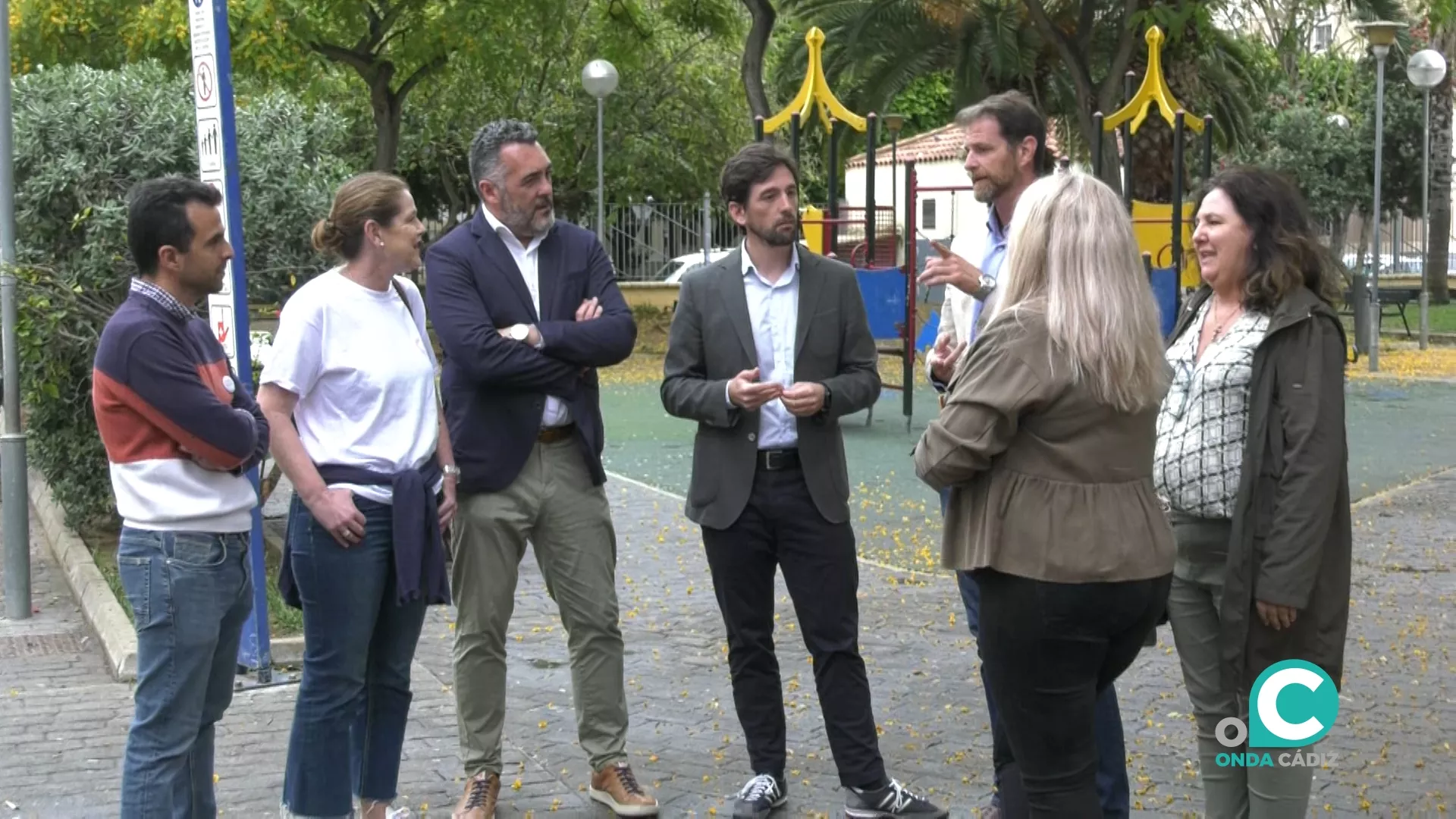El secretario general de Ciudadanos, Adrián Vázquez, junto al candidato a la alcaldía, Juan de Dios Sánchez 