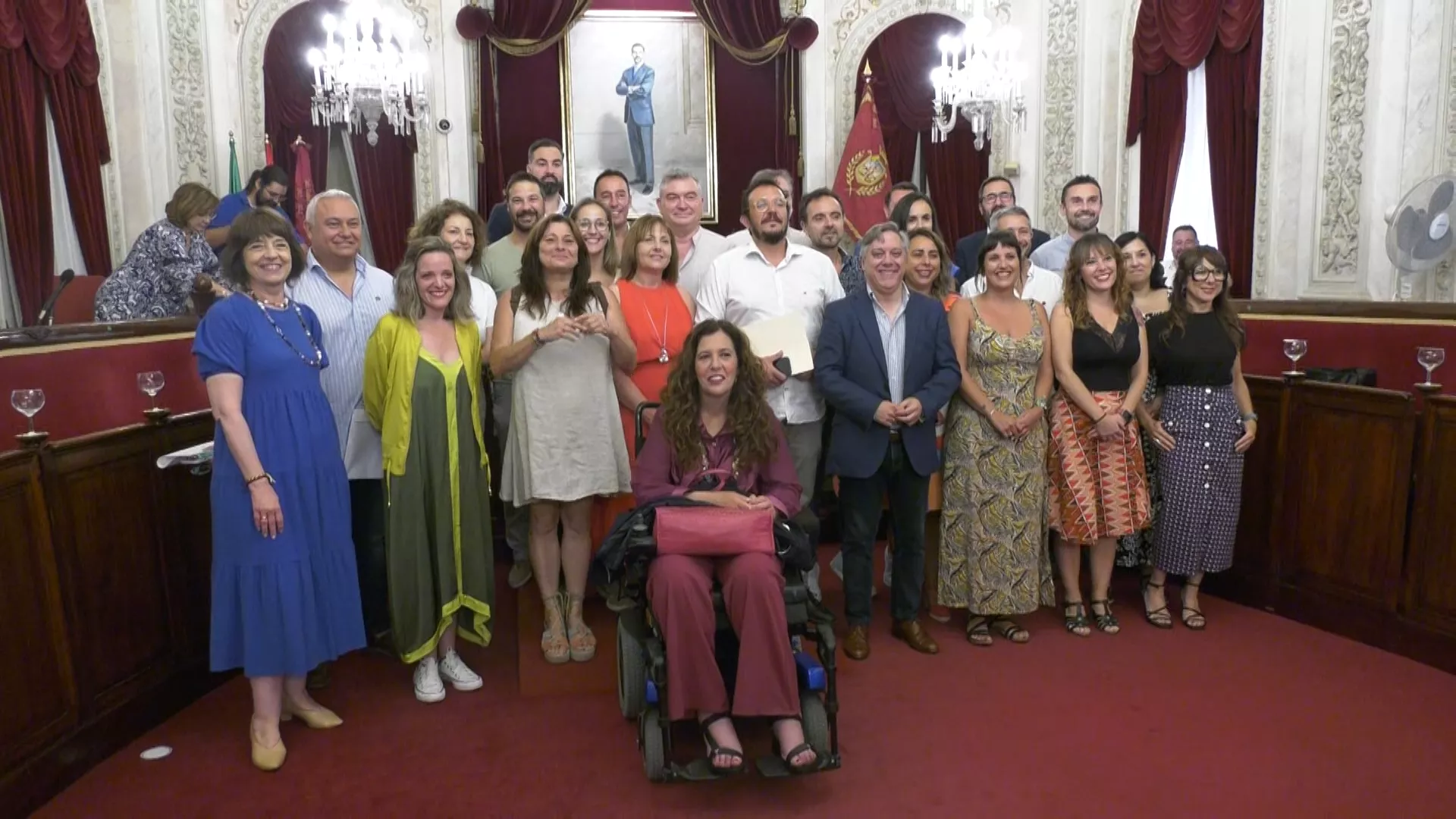 Foto de familia de la corporación municipal 