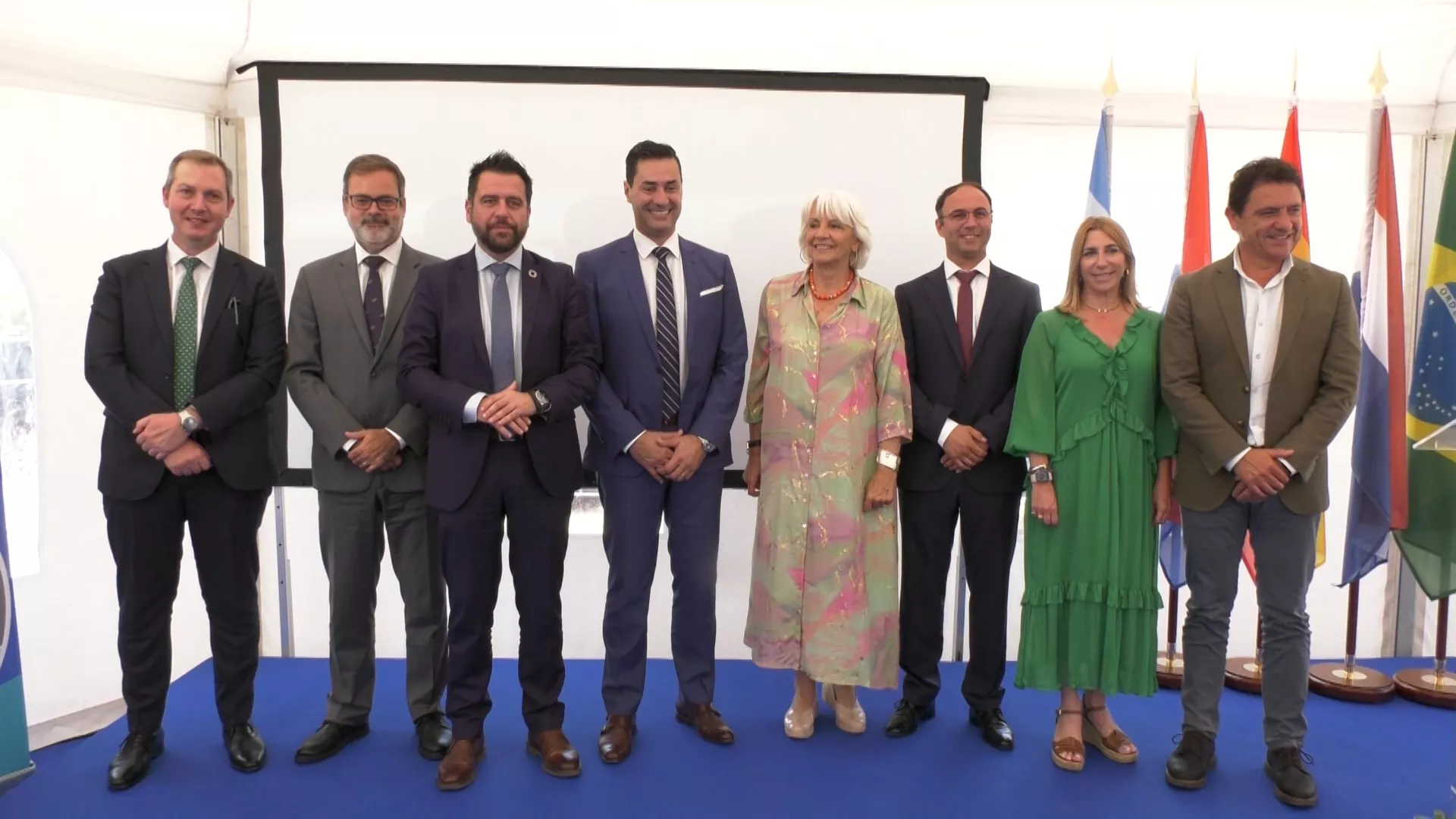 Foto de familia del acto con el presidente de PTP, la de APBC, delegados de la Junta y Zona Franca y otras autoridades