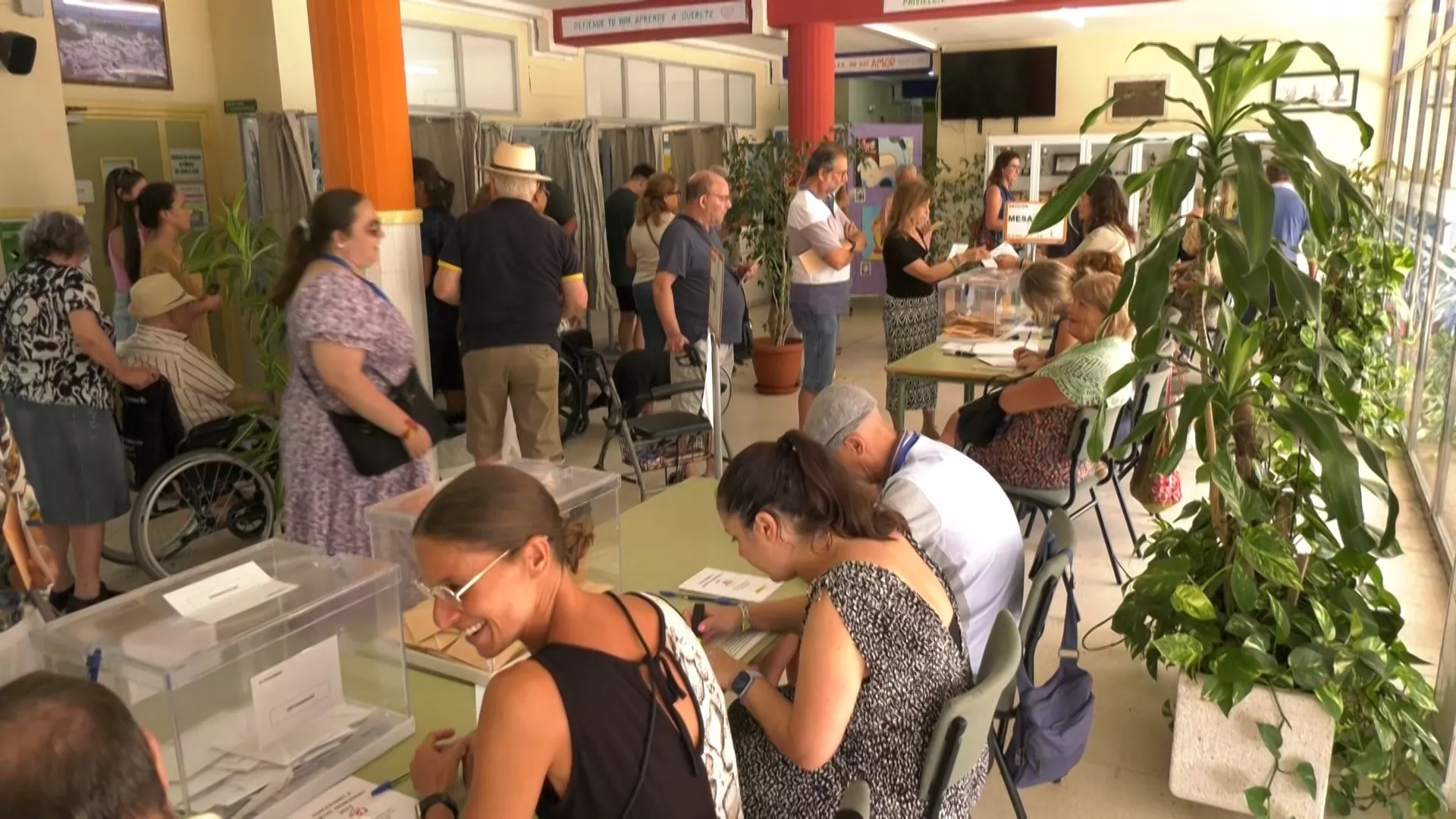 Colegio electoral en Cádiz 