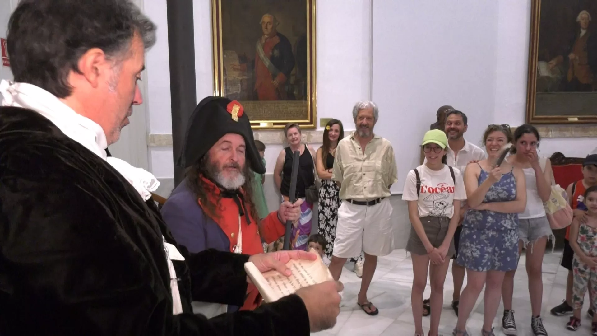 Actores y participantes en la primera visita teatralizada al Museo de las Cortes 