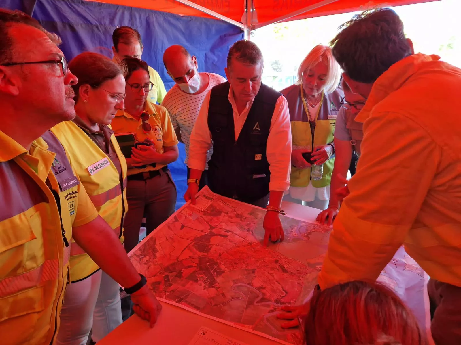 El consejero de la Presidencia, Antonio Sanz junto a la delegada del Gobierno en Cádiz.