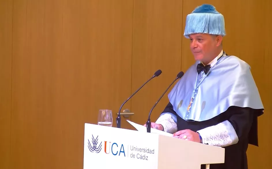 Alejandro Sanz, Doctor Honoris Causa de la UCA.