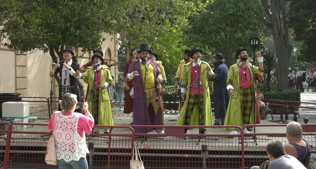 Cádiz celebra la primera jornada de carreras sin descanso en la agenda paralela.