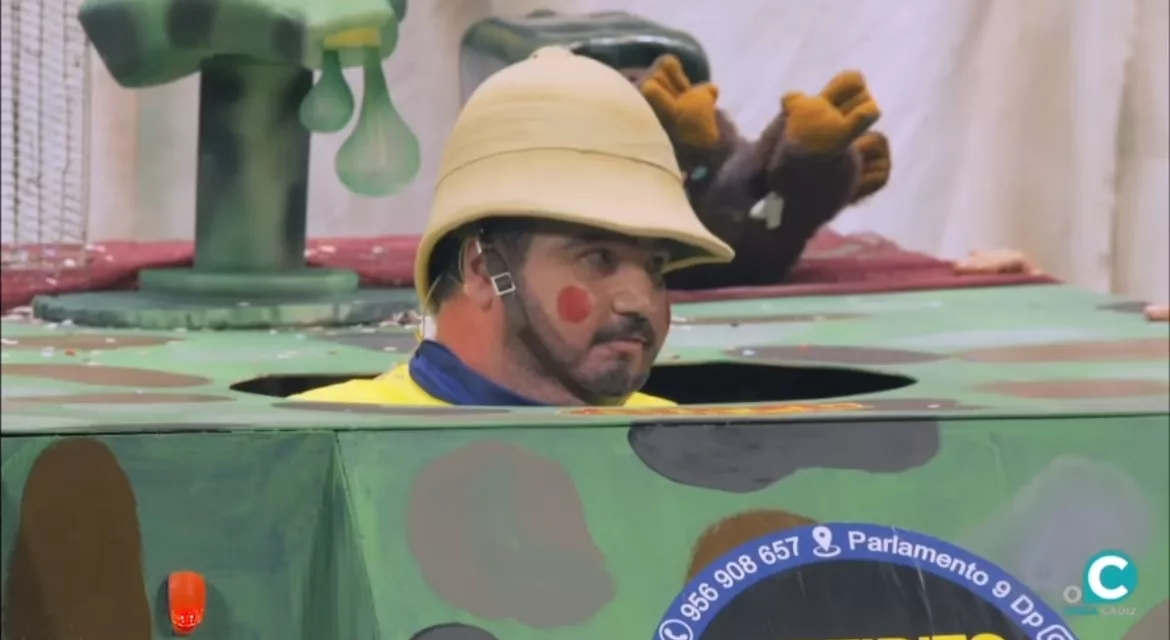 El chirigotero en una de las actuaciones desde el escenario del Gran Teatro Falla.