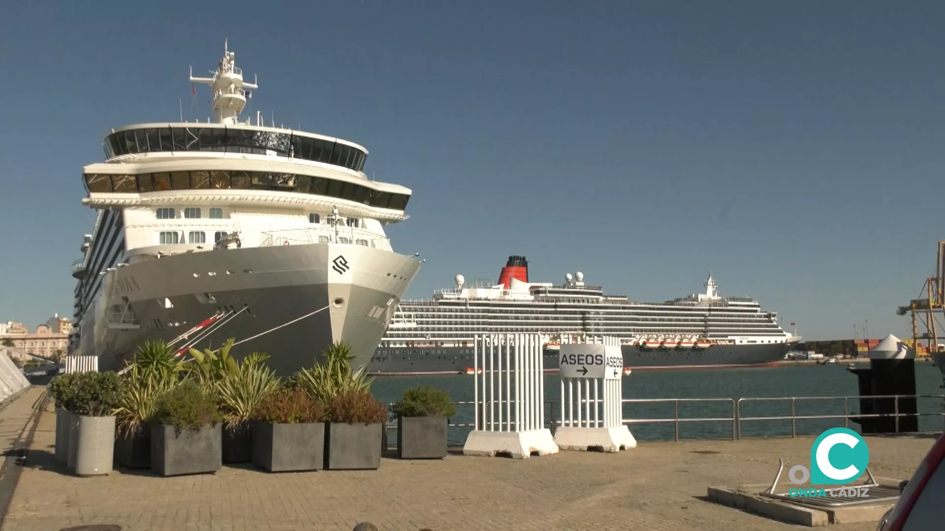 Cruceros en el muelle gaditano. 