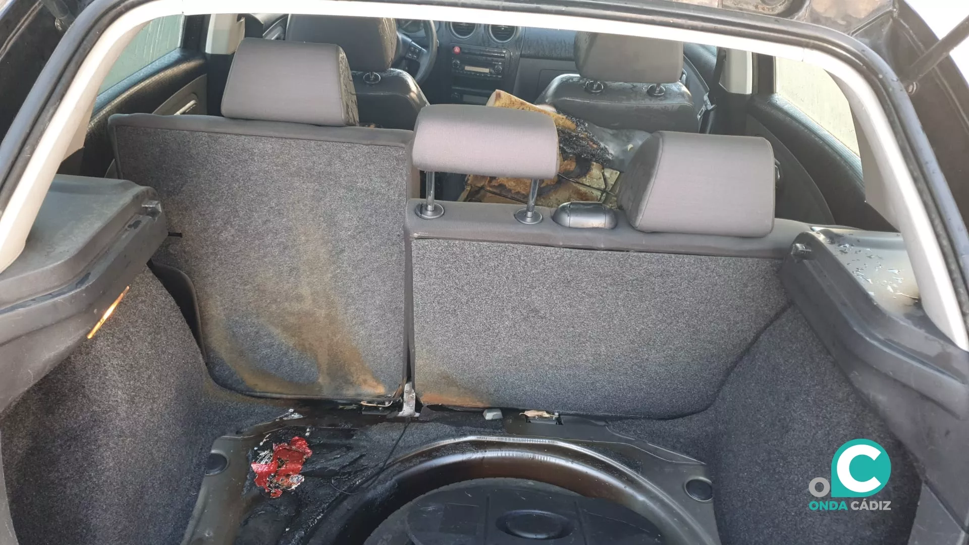 Detenidas dos personas por el incendio intencionado del vehículo de un agente de la Guardia Civil. 