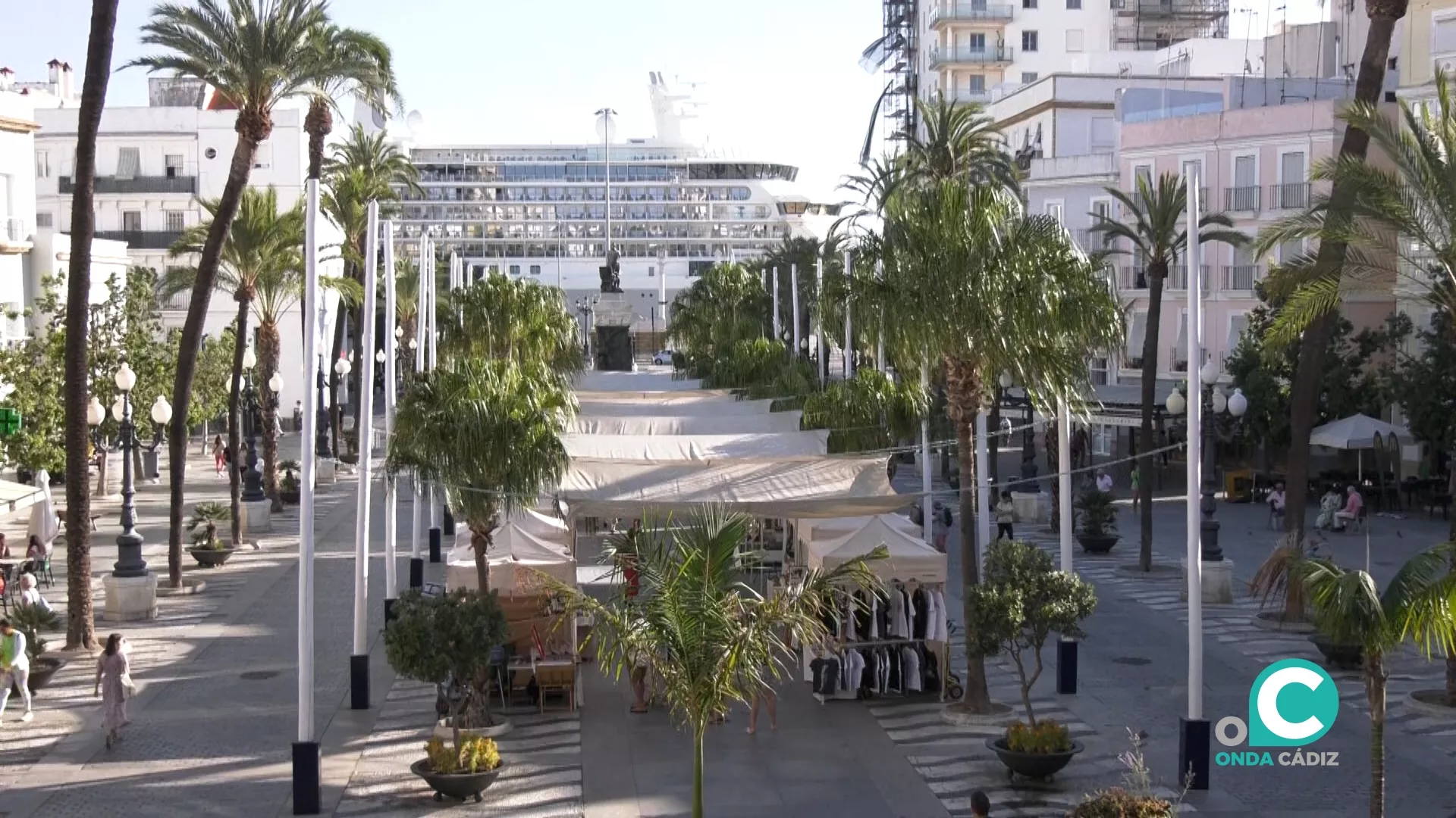 Crucero en el muelle de Cádiz