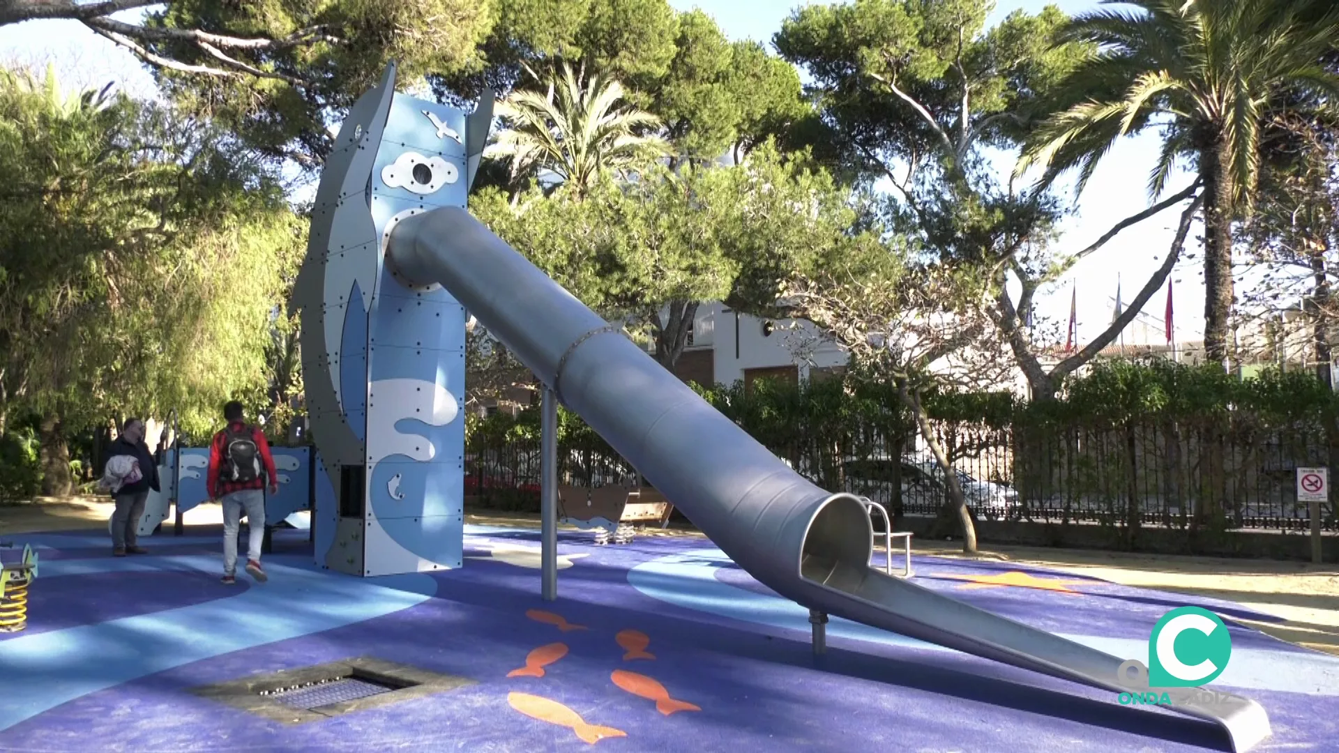 Aspecto de uno de los nuevos columpios que ahora lucen en el parque Genovés