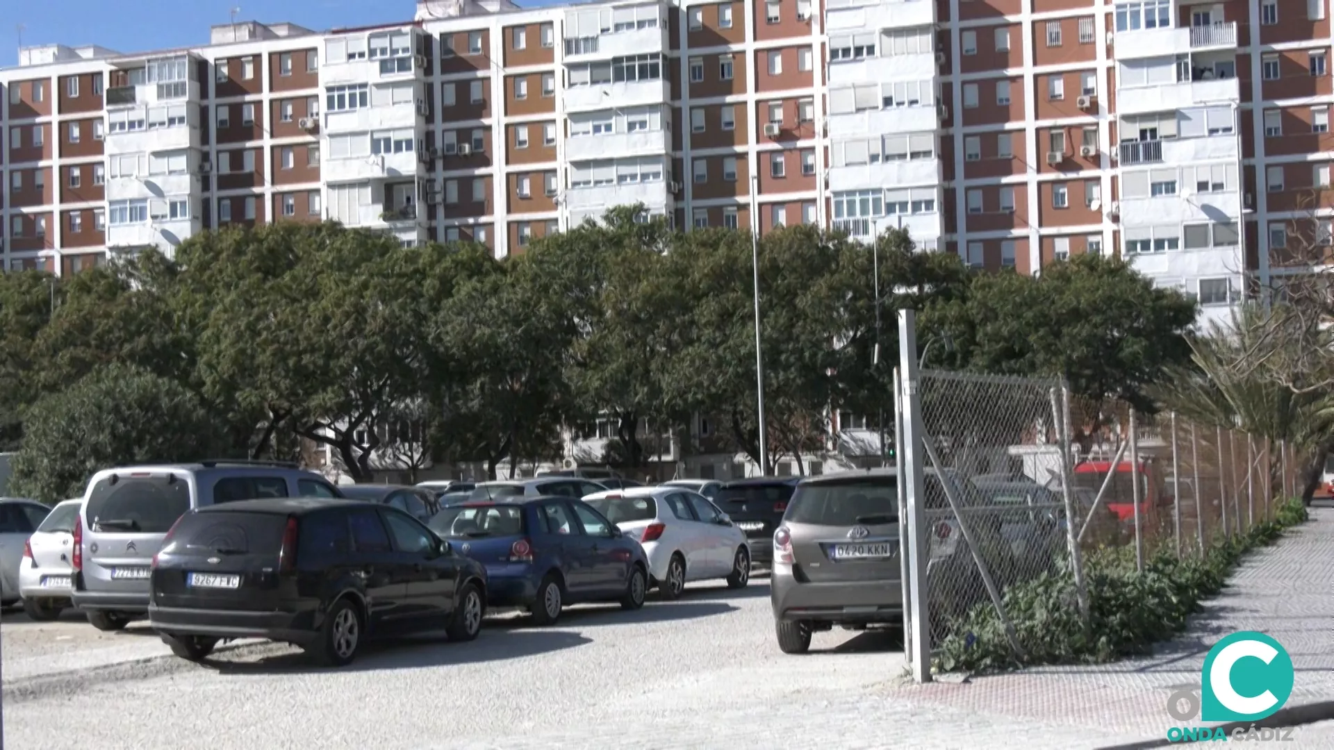 El Ayuntamiento celebra la aportación de 70 aparcamientos en el solar de Puntales.