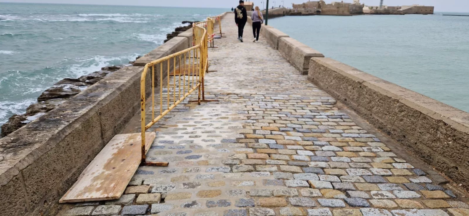 Estado actual del camino que conecta con el castillo de San Sebastían