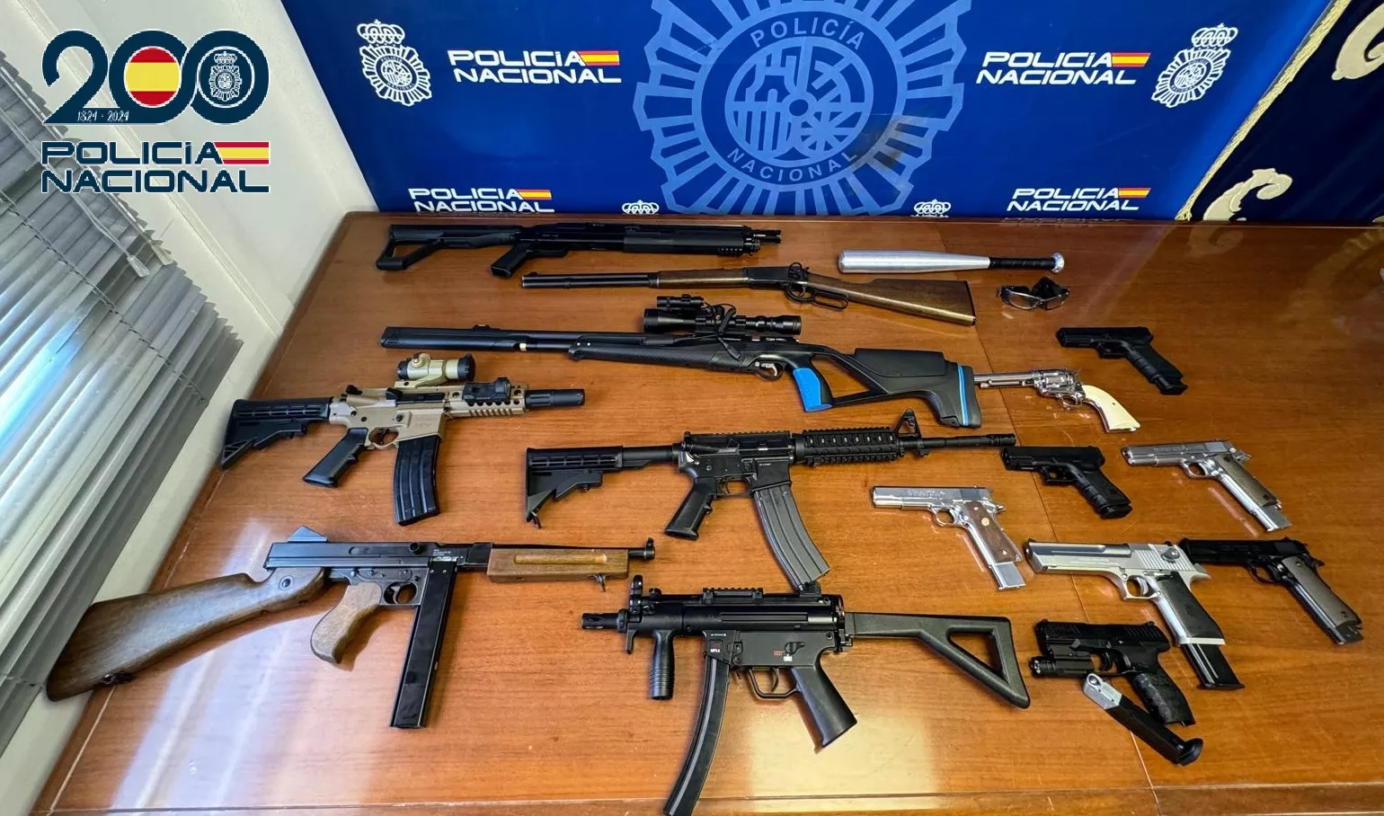 Armas intervenidas al investigado como todo tipo de rifles, carabinas fusiles y subfusiles.