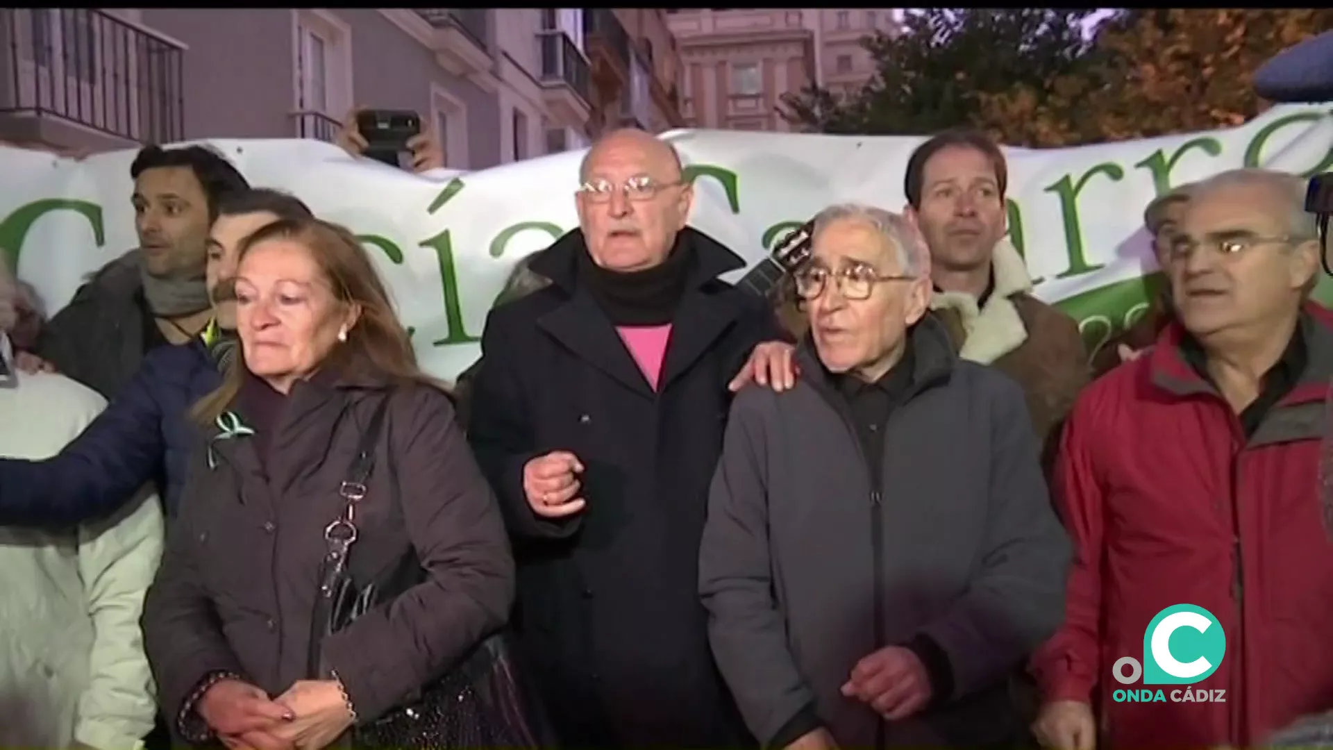 Caraballo junto algunos de sus antiguos componentes de su mítica comparsa 