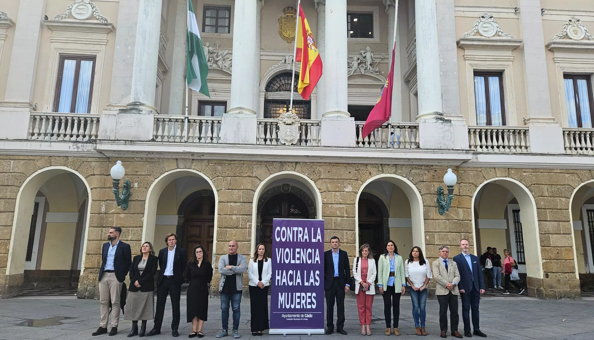 Minuto de silencio en la plaza San Juan de Dios. 