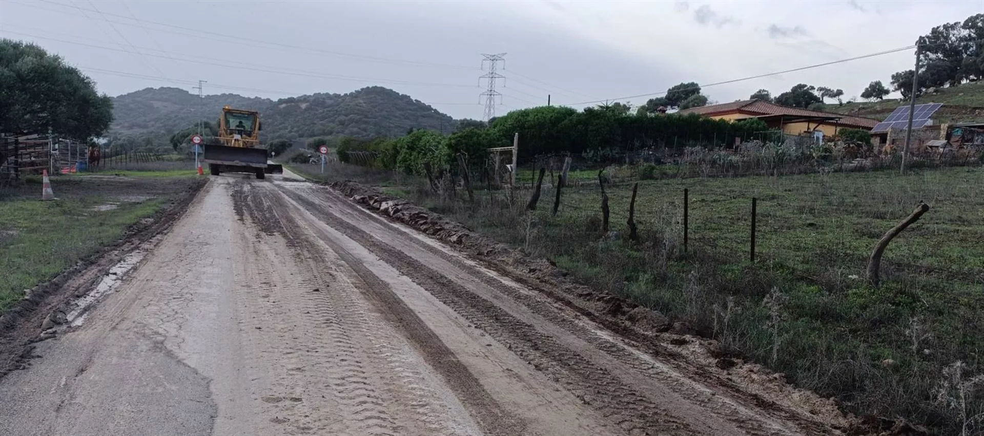 La Diputación, a través del servicio de Vías y Obras, ha trabajado durante estos días para restablecer el tráfico