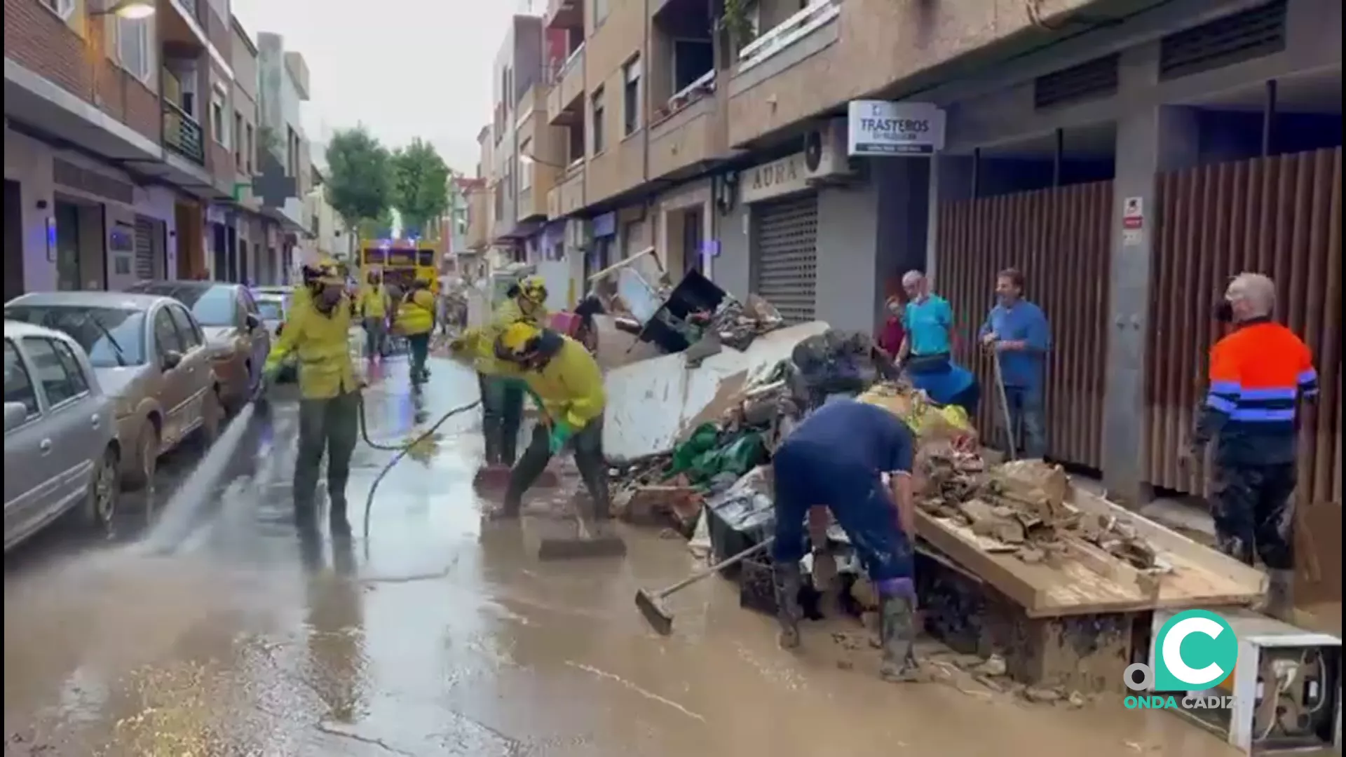El Infoca tiene en Valencia y Albacete un total de 30 autobombas llegadas desde distintos puntos de Andalucía. 