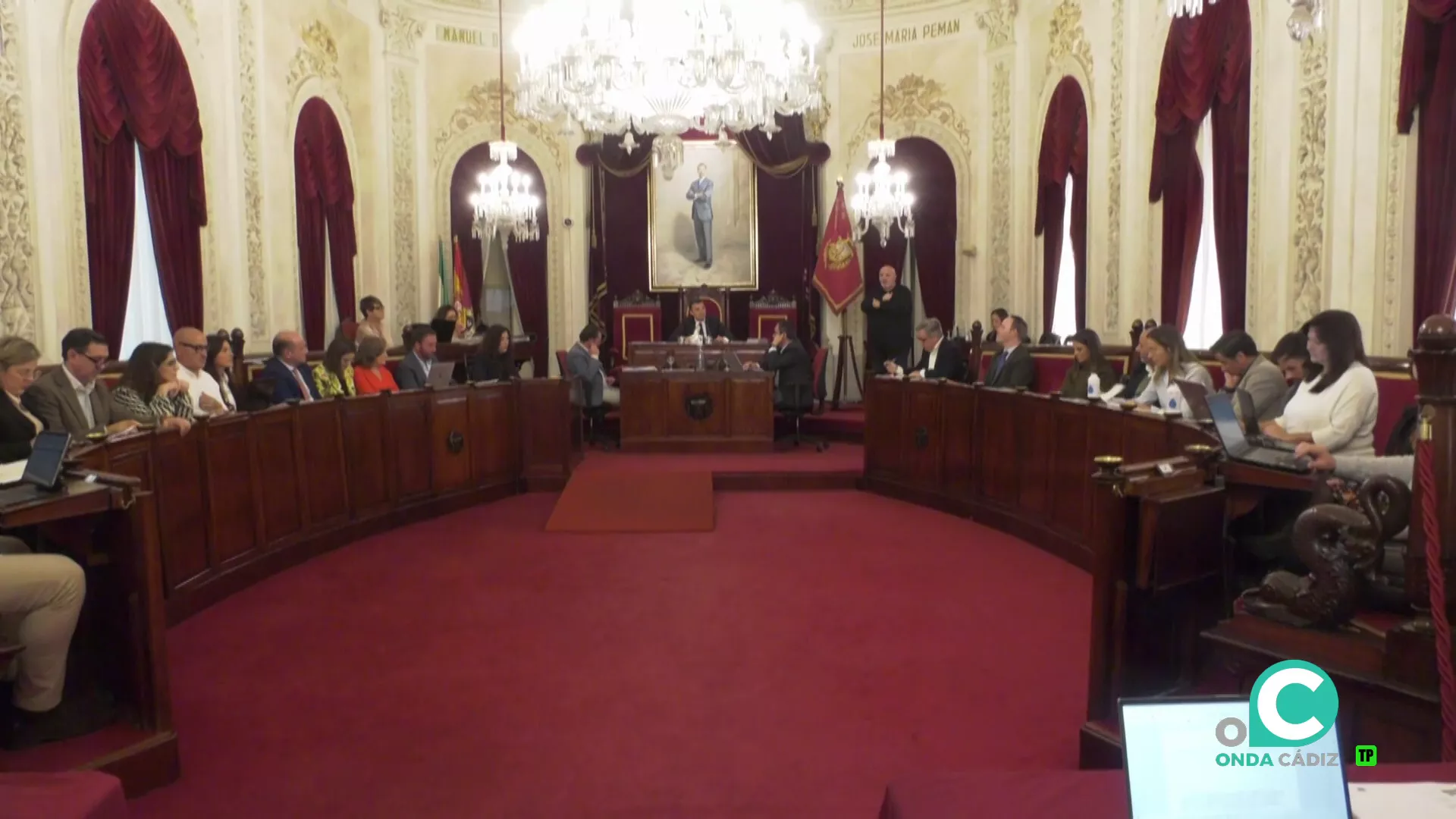 Un momento de la sesión plenaria celebrada este jueves en el Ayuntamiento de Cádiz