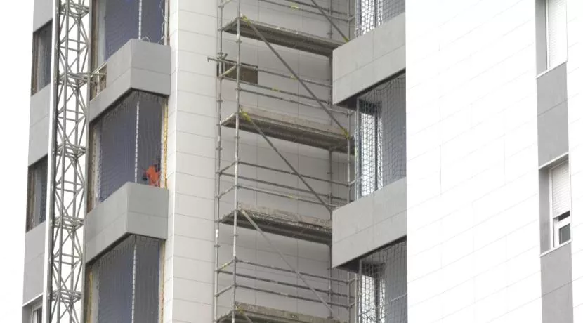 APDHA suspende a la Junta de Andalucía y al Ayuntamiento de Cádiz por la ausencia de promociones públicas de vivienda.