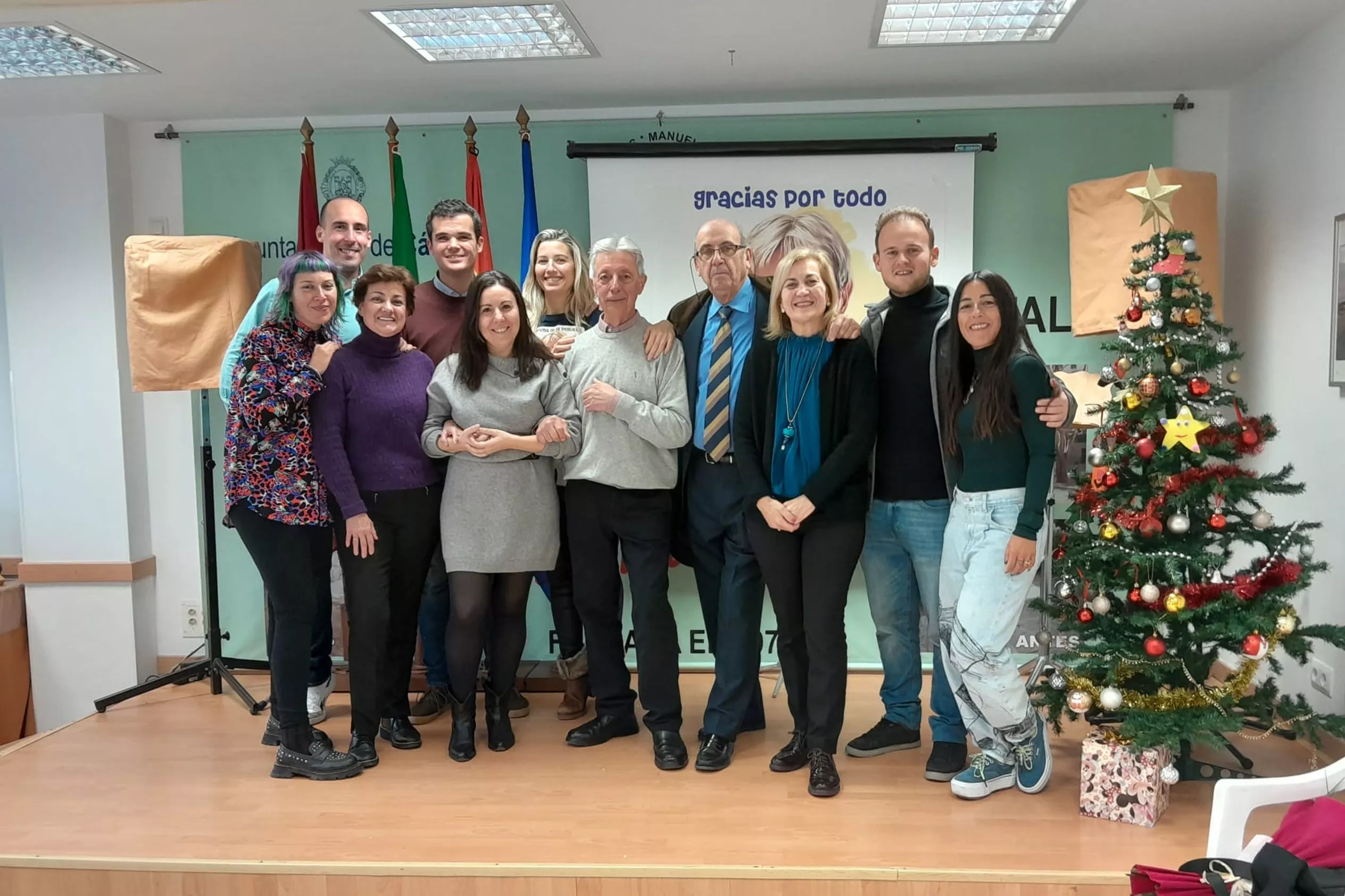 Foto de familia con Pedro Fernández en el centro