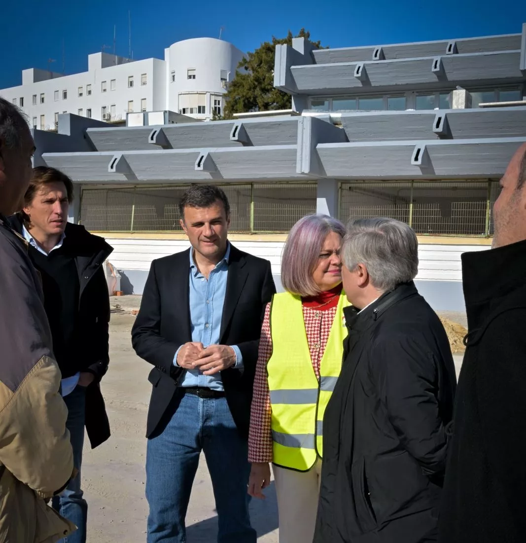 Visita del alcalde y la subdelegada del Gobierno en Cádiz a las obras.