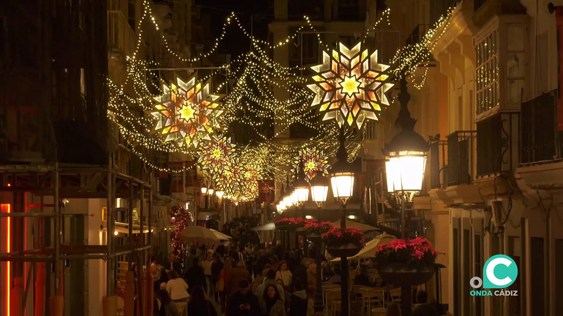 El Ayuntamiento reforzará la presencia de policía local en las áreas comercial del centro durante las fiestas navideñas. 