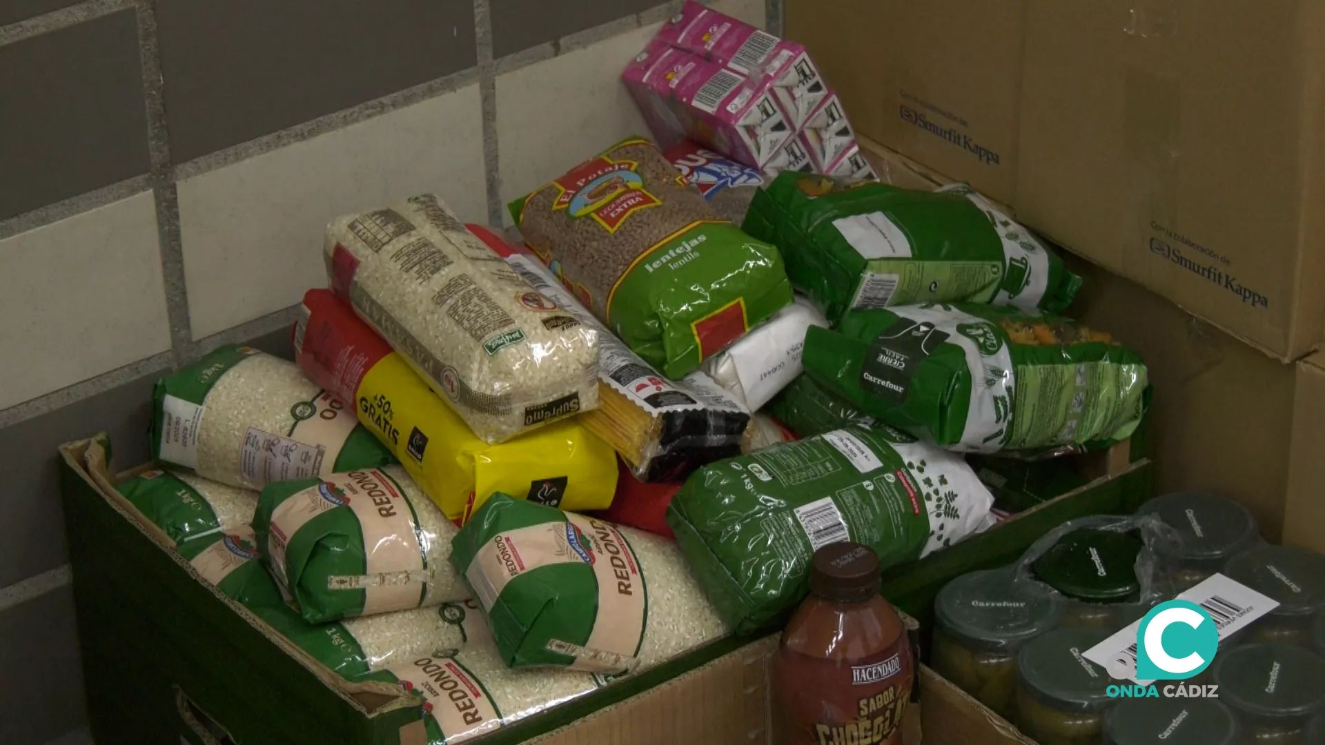 La iniciativa 'Libros Solidarios' ha culminado con éxito de acogida con más de 400 kilos de alimentos recogidos. 