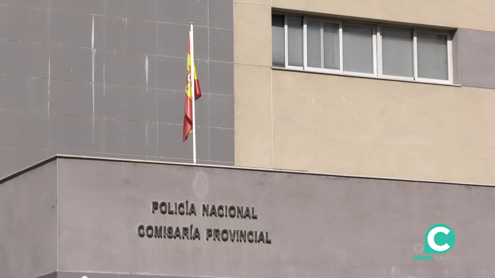 Fachada de la comisaría de la capital gaditana