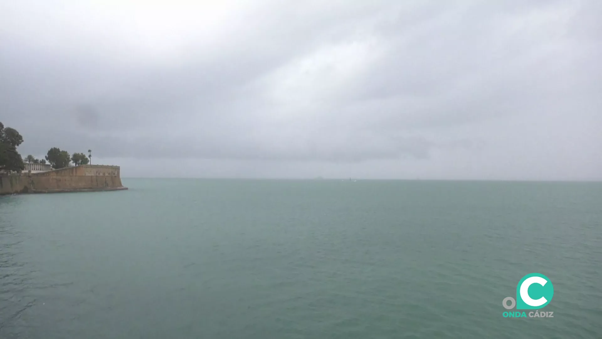 La nubosidad y las precipitaciones han sido la imagen habitual en el capital gaditana