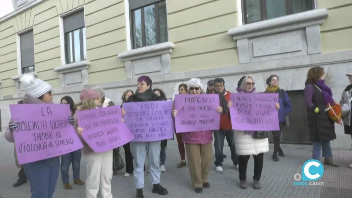 Un momento de la protesta en la tarde del pasado martes en la capital gaditana