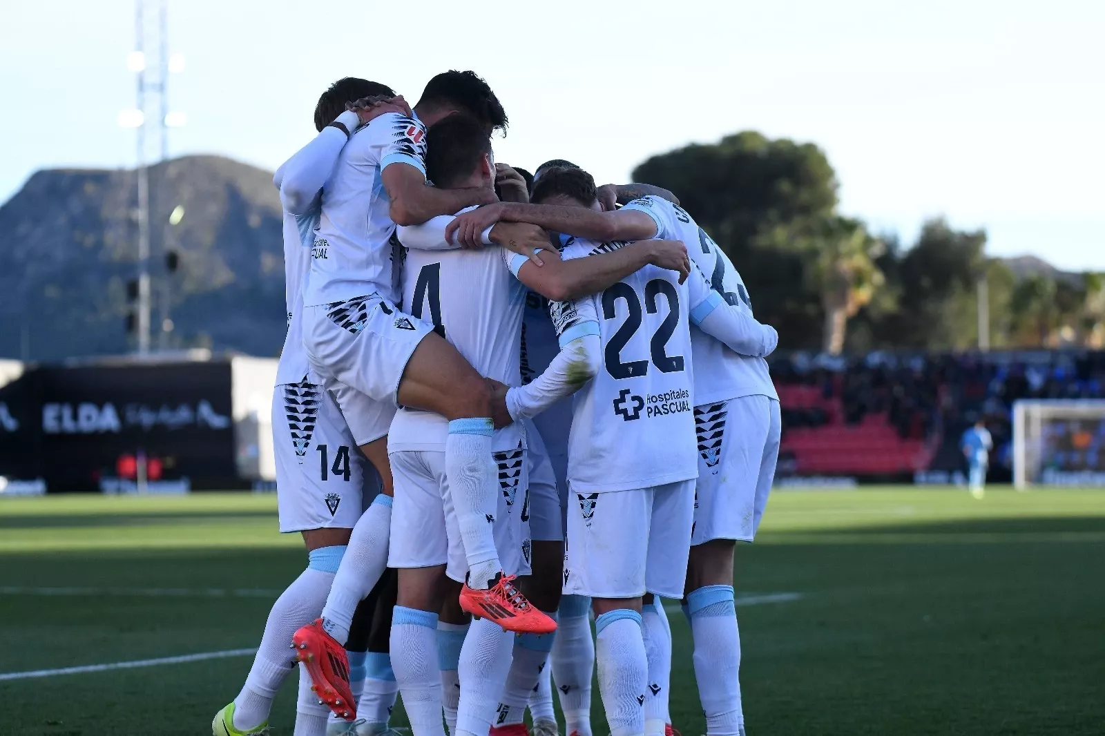 Triunfo del Cádiz CF en Elda. 