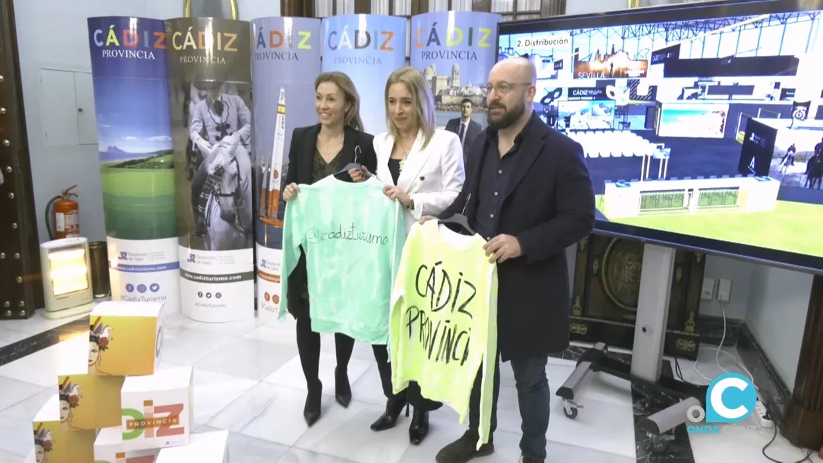 Representantes institucionales tras el acto 