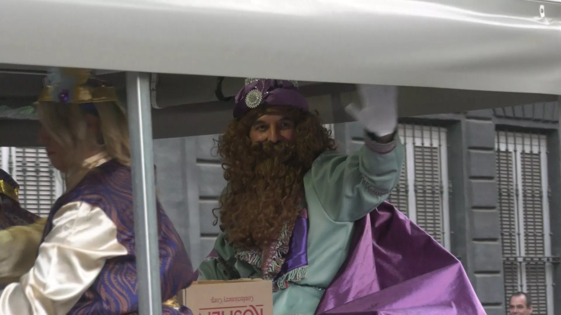 La Cabalgata del barrio de El Mentidero a su paso por la Alameda.