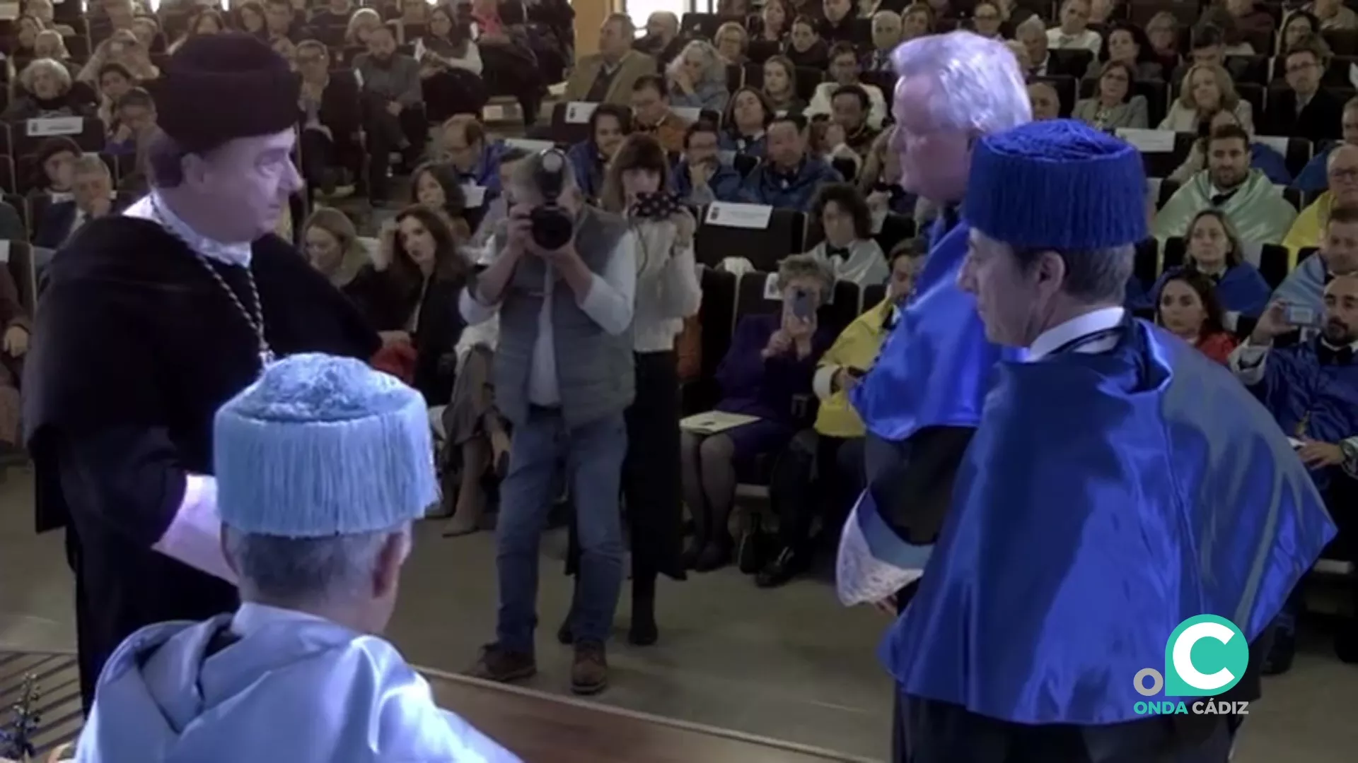 Ole G. Mouritsen, investido doctor Honoris Causa por la UCA.