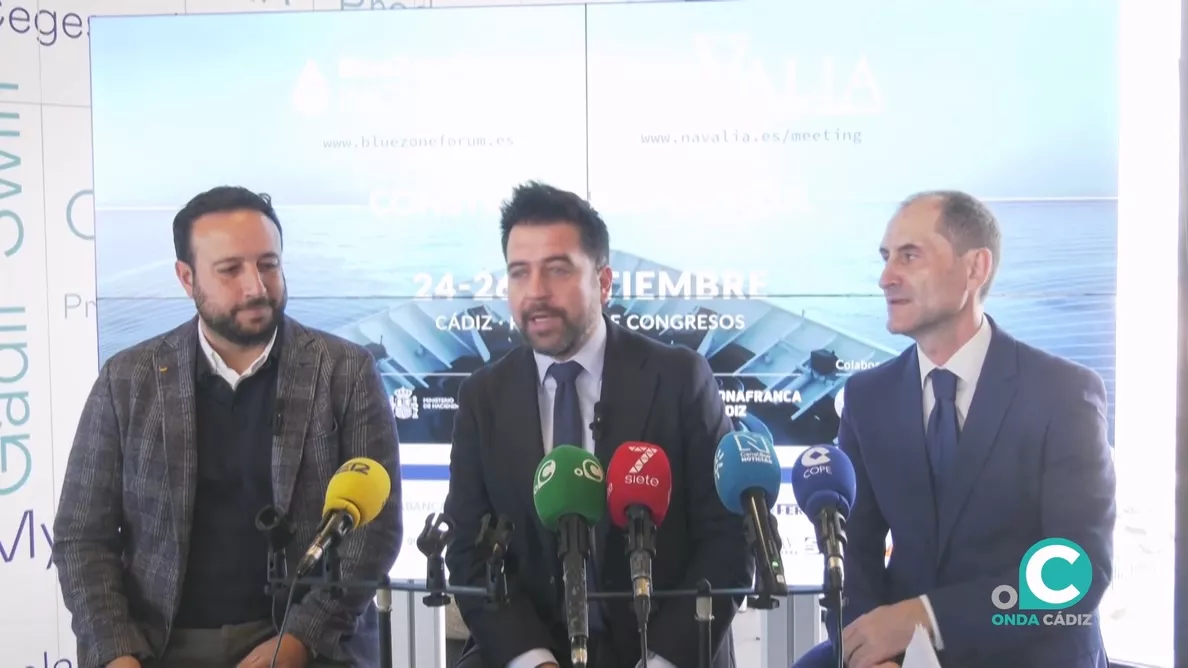 Responsables de la presentación en su intervención