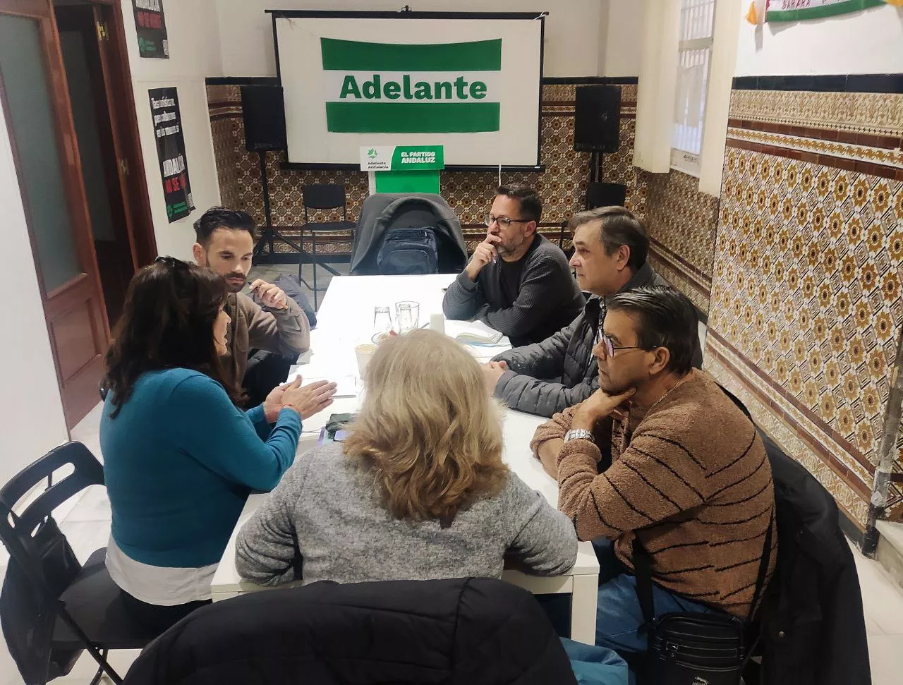 Un momento del encuentro en la sede de la formación en la capital gaditana