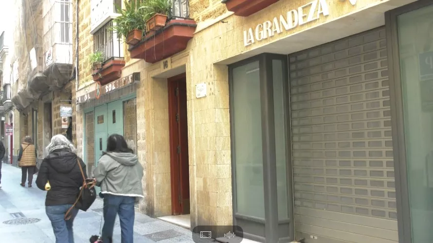 Muchos de los locales cerrados necesitan un mantenimiento por parte de los propietarios