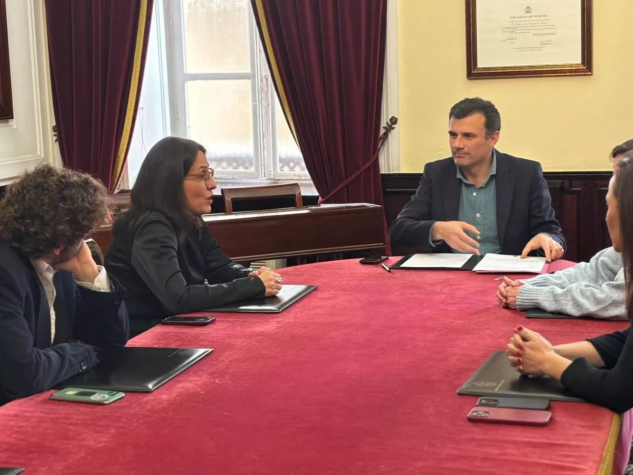  Reunión entre Esther Gil de Reboleño y Bruno García. en el Ayuntamiento este viernes