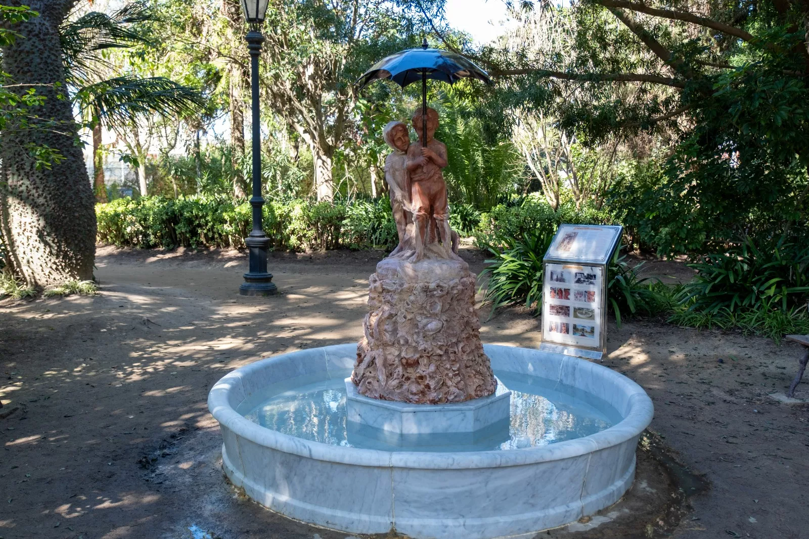 Imagen de la icónica escutura en el parque Genovés