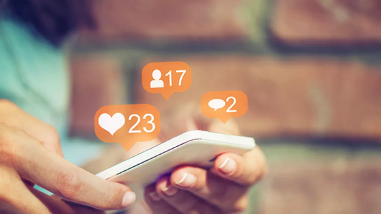 El uso que los menores hacen del teléfono móvil es uno de los temas incluidos en el Barómetro Audiovisual de Andalucía.