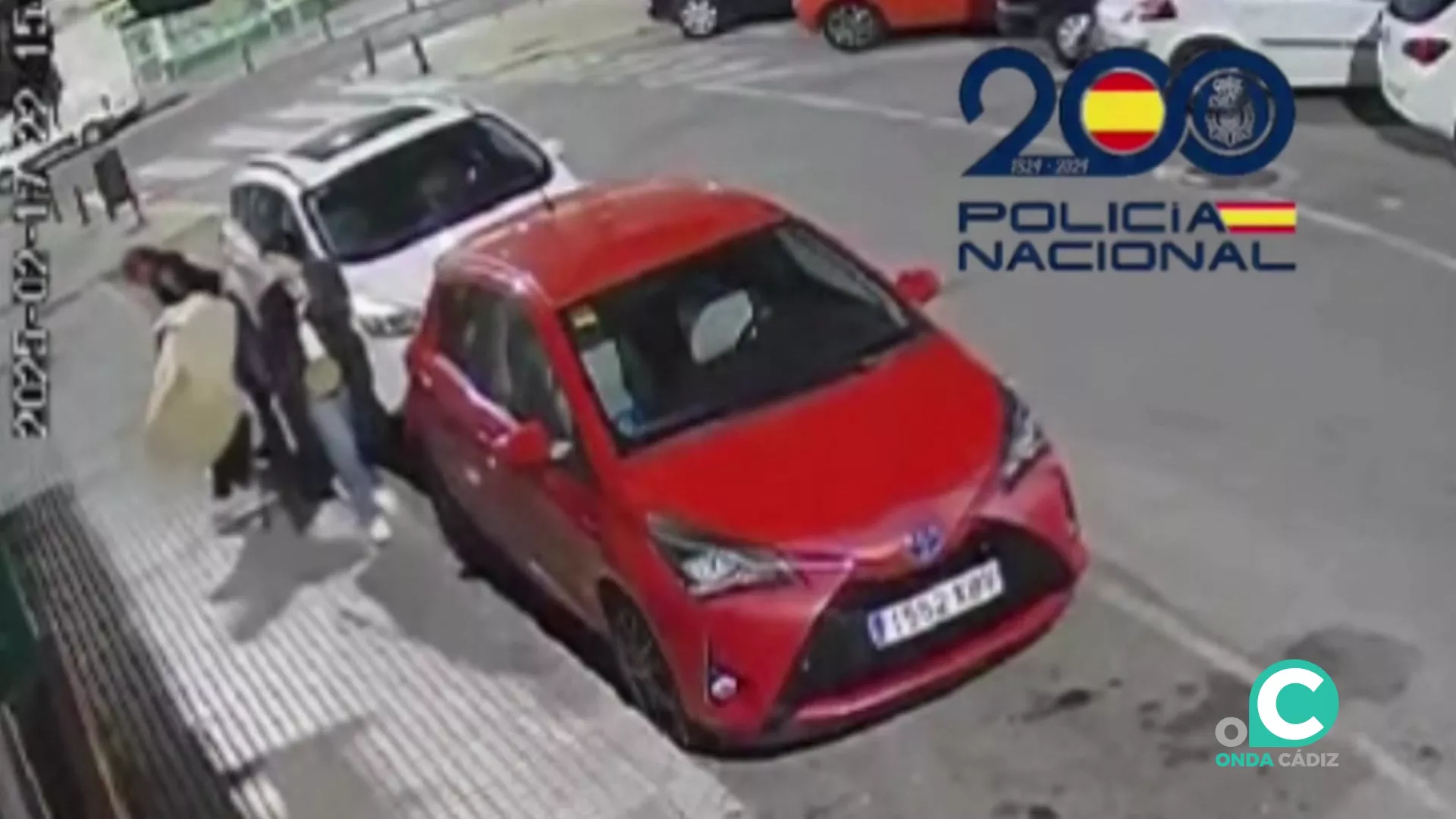 Momento del ataque con el consiguiente forcejeo entre el atacante y su víctima quien resultó lesionada finalmente